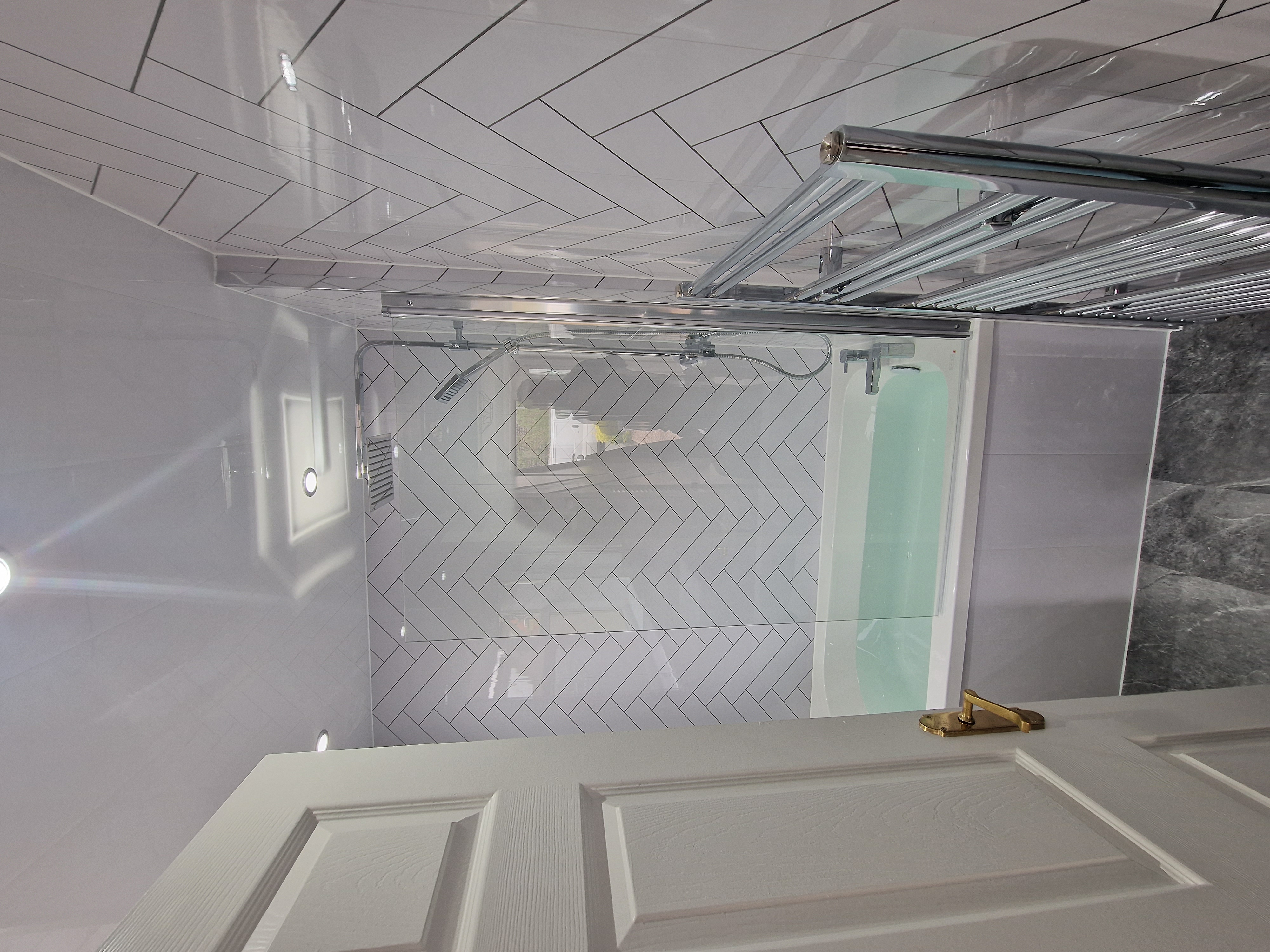 Finished bathroom using Marbella panels