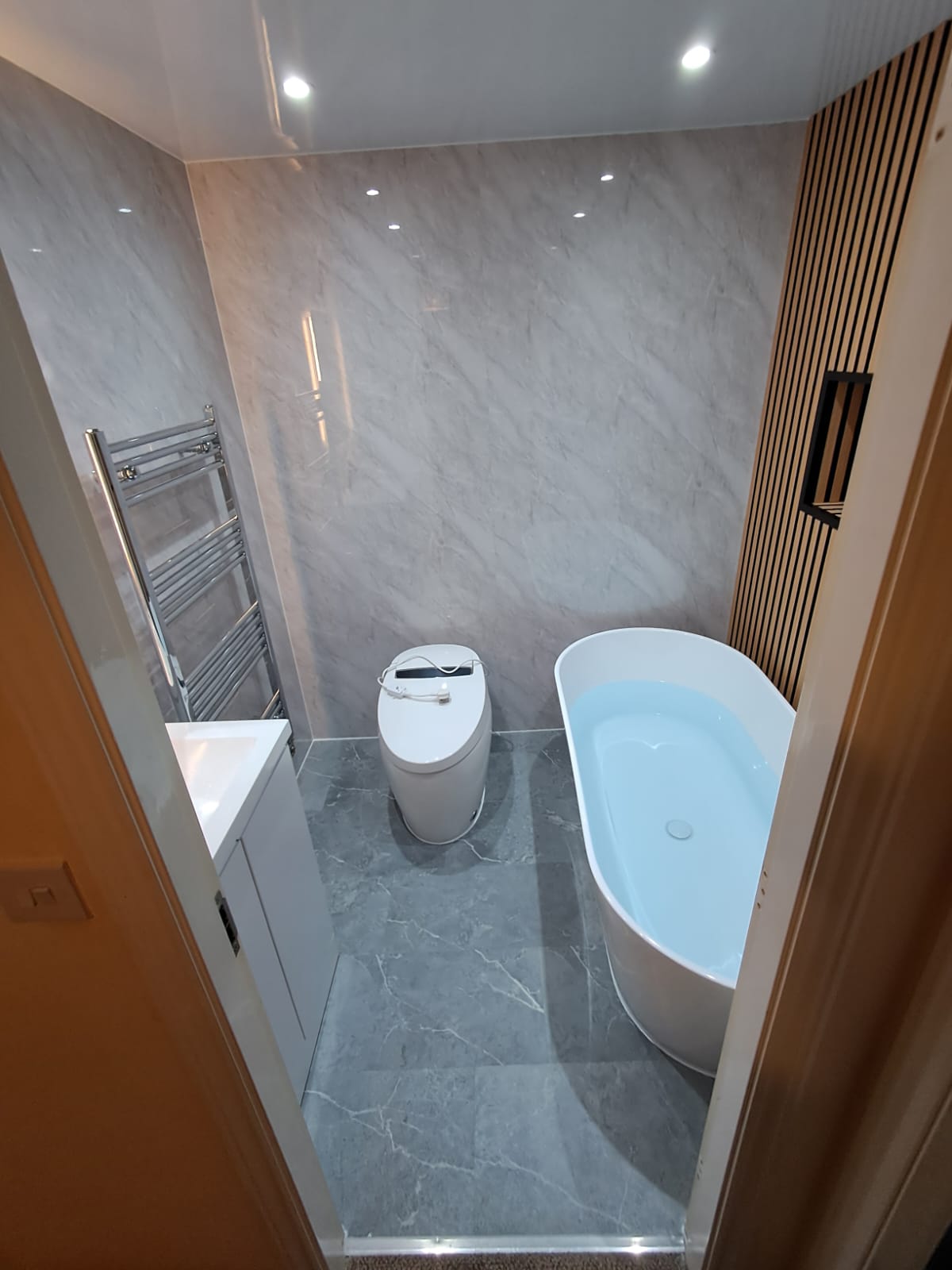 Finished bathroom using Grey Marble panels