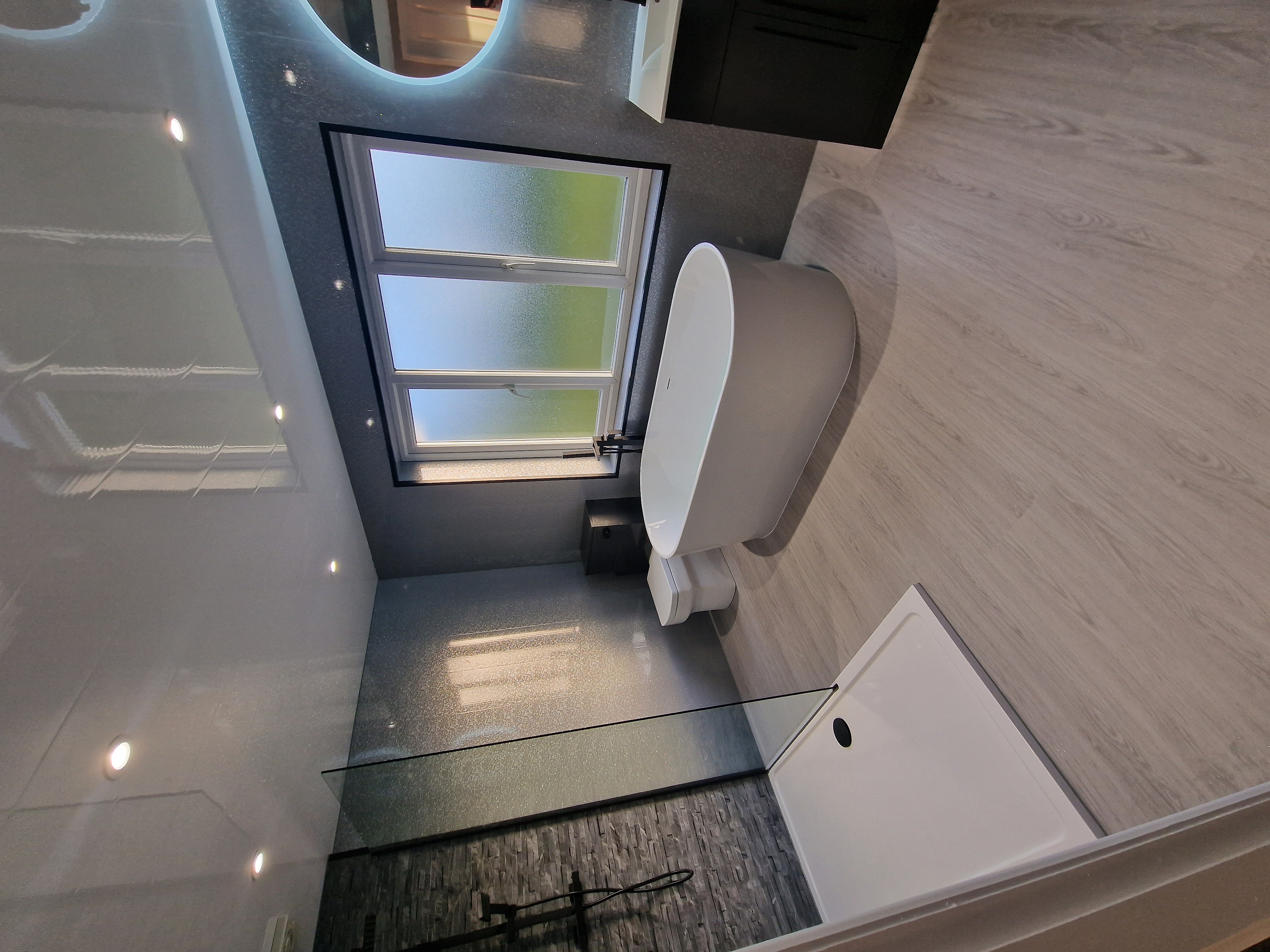 Finished bathroom using Grey Sparcle panels