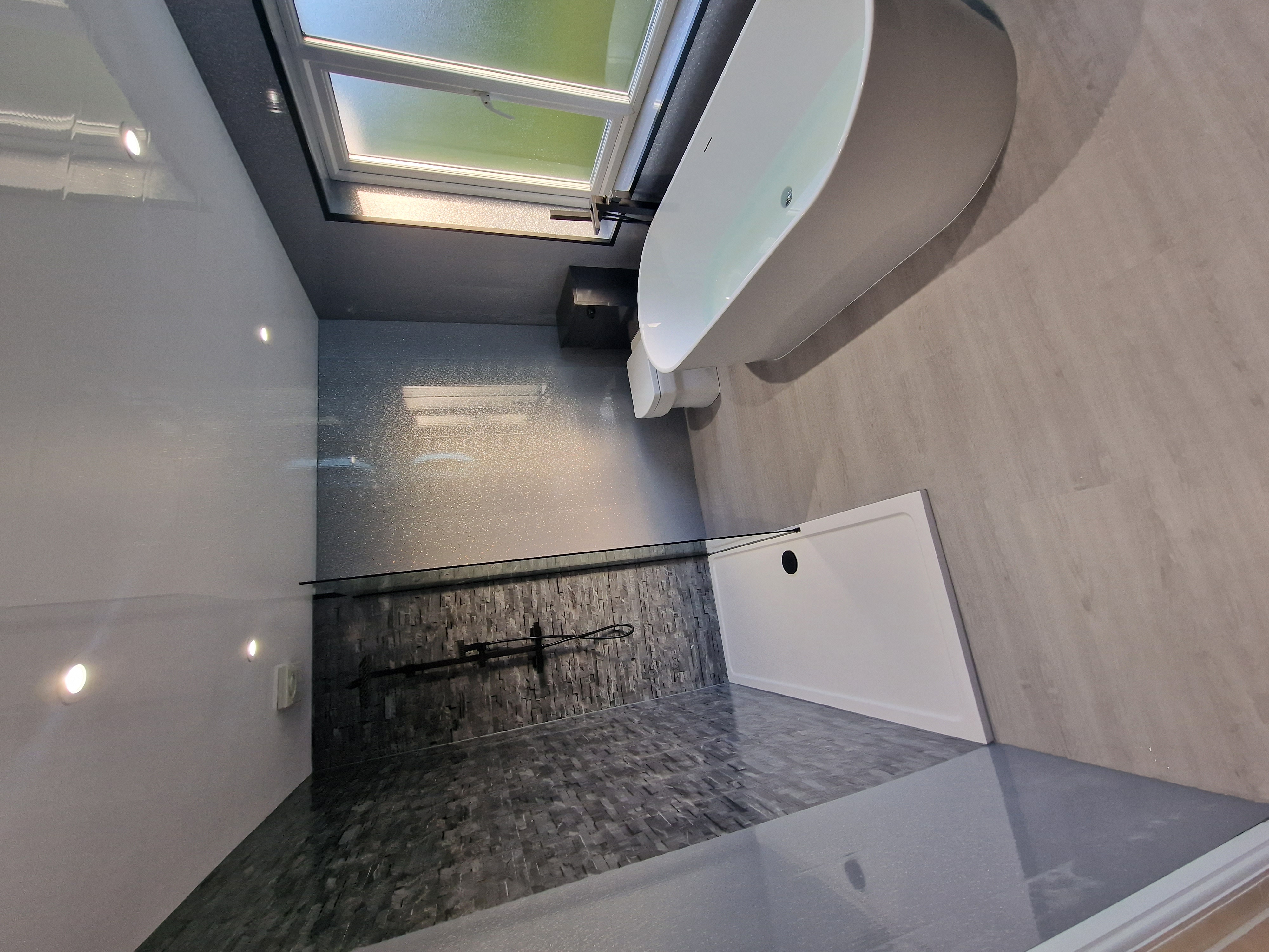 Finished bathroom using Grey Sparcle panels