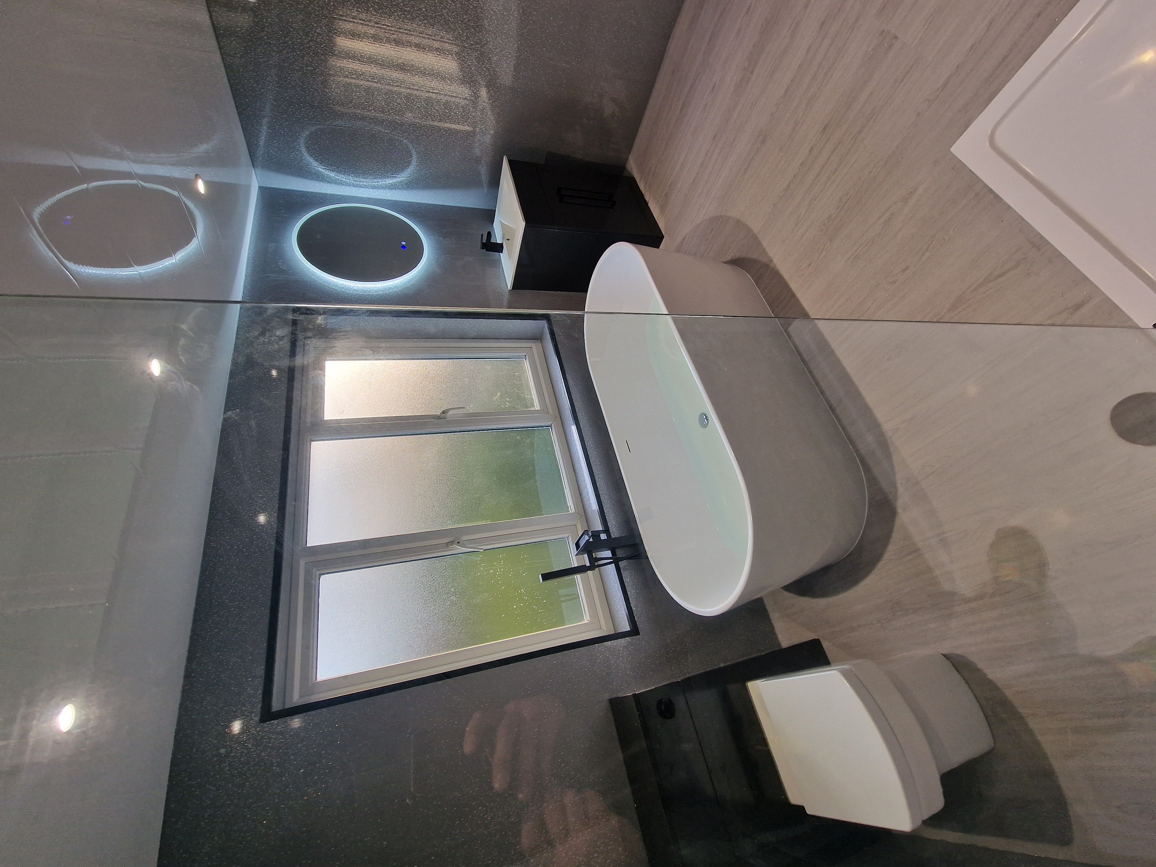 Finished bathroom using Grey Sparcle panels