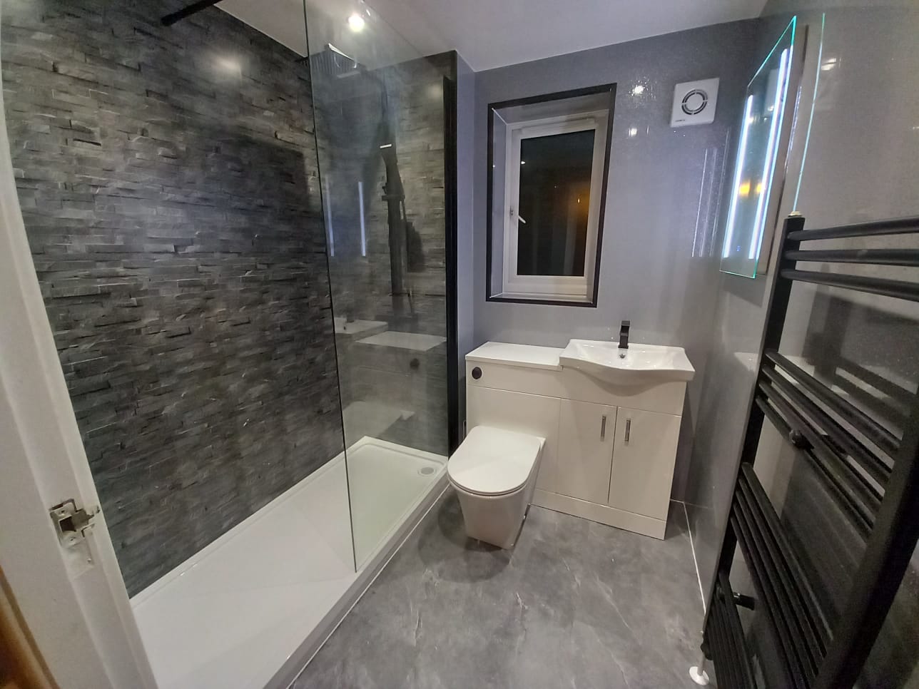 Finished bathroom using Grey Sparcle panels