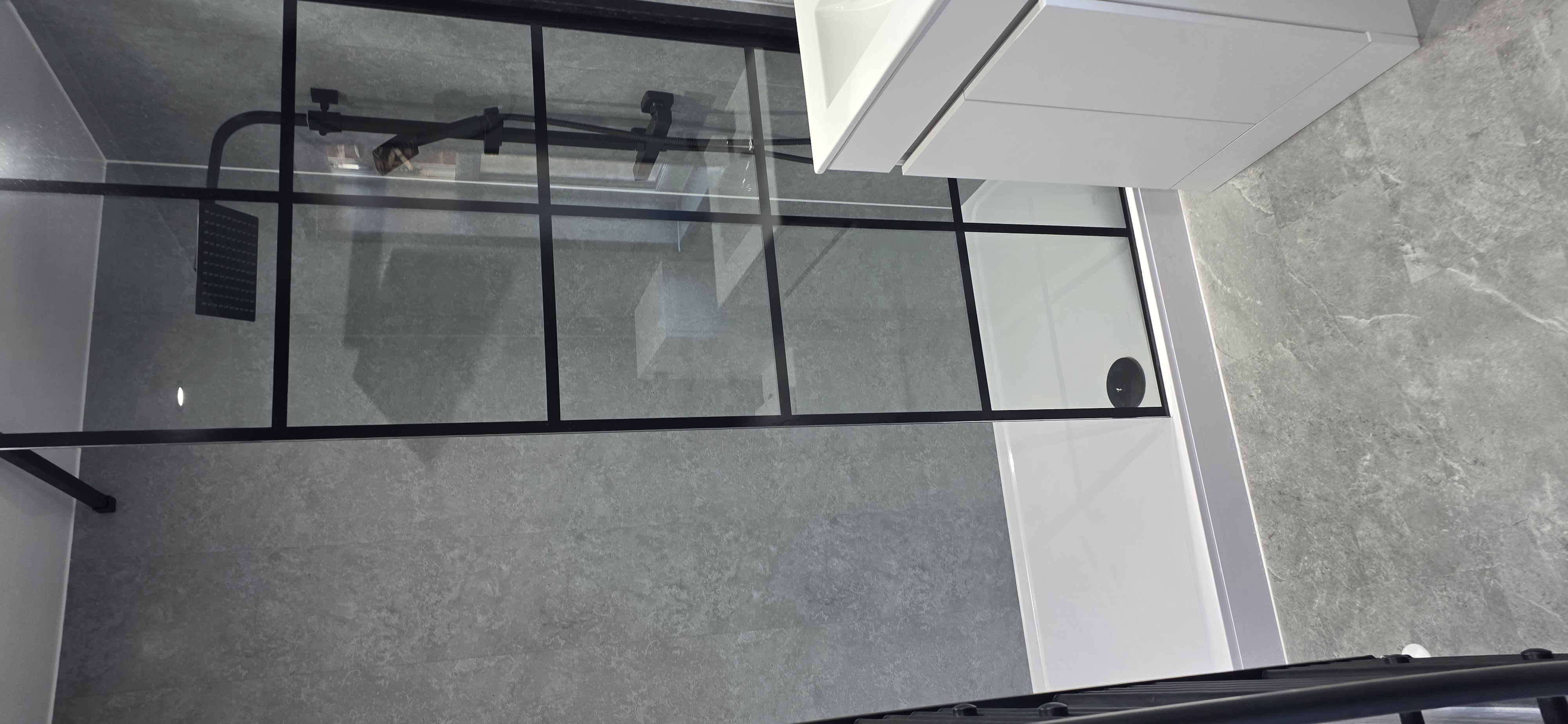 Finished bathroom using Grey Stone panels