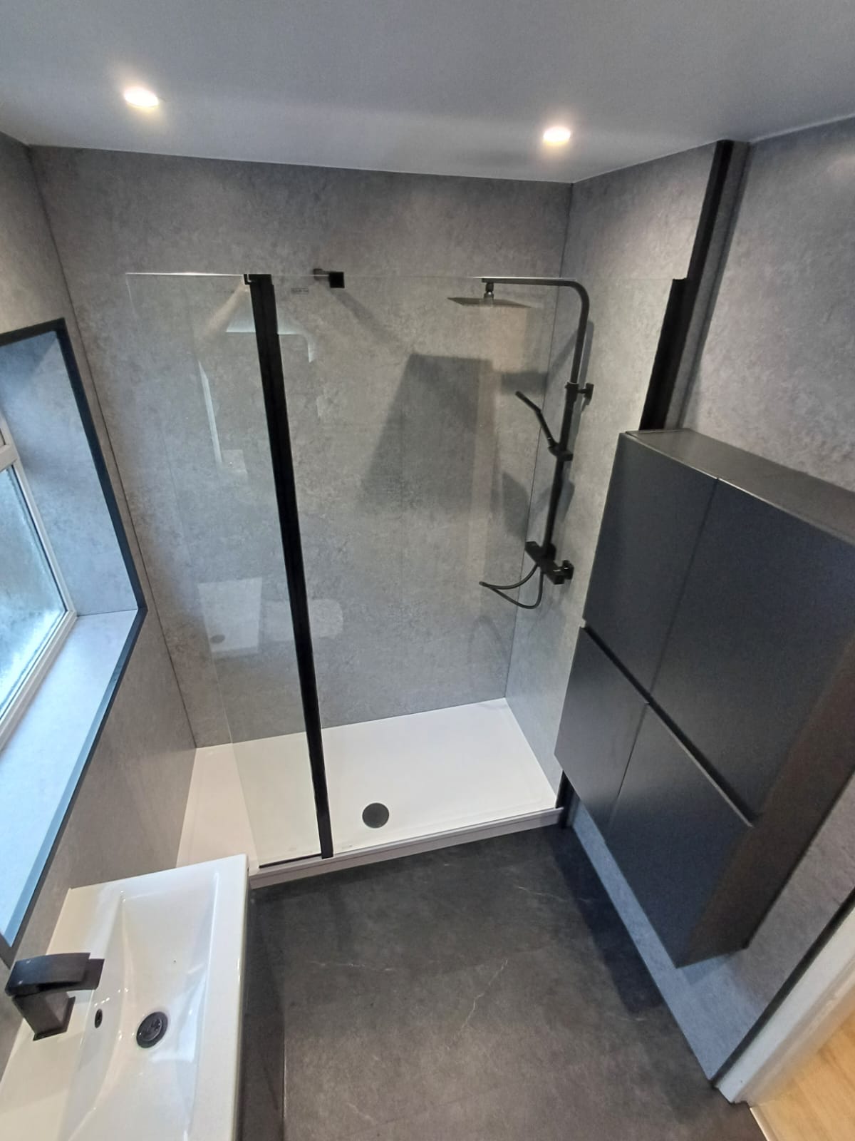 Finished bathroom using Grey Stone panels