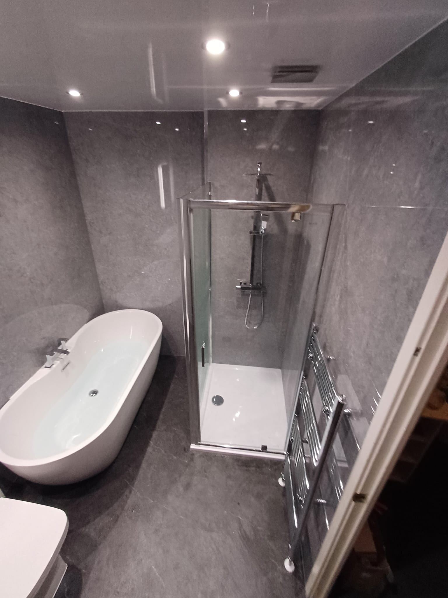 Finished bathroom using Grey Stone Gloss panels