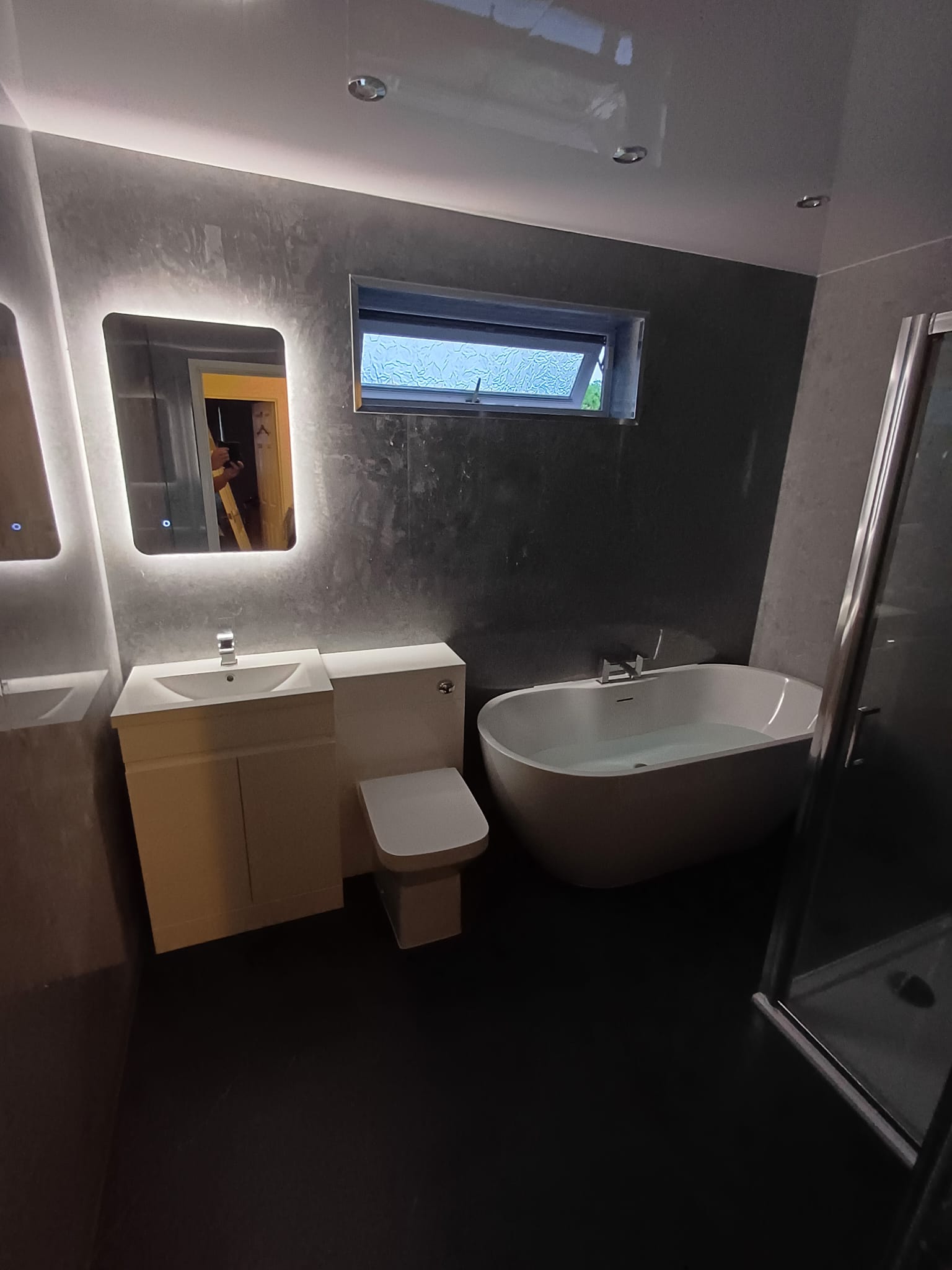 Finished bathroom using Grey Stone Gloss panels