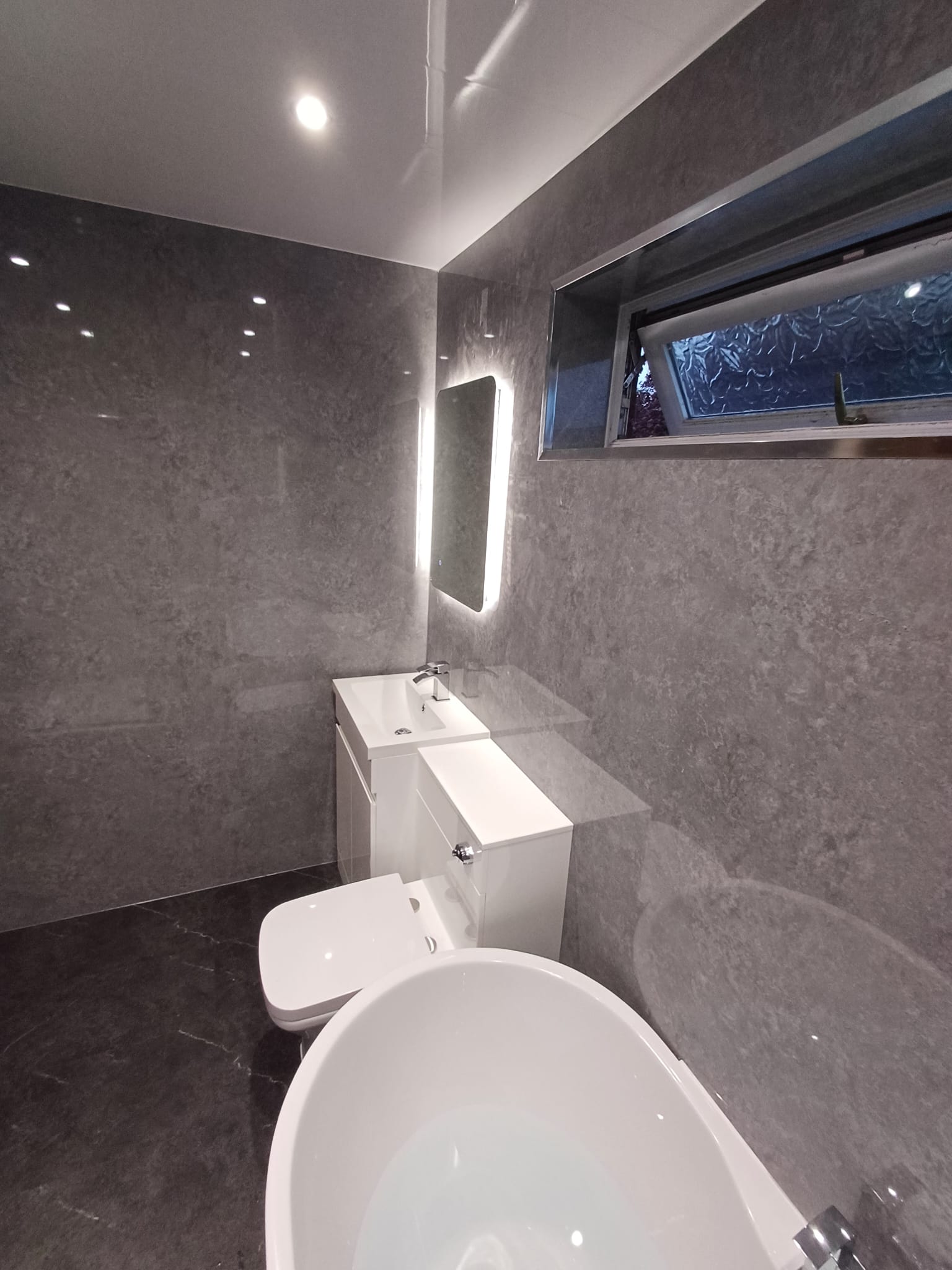 Finished bathroom using Grey Stone Gloss panels