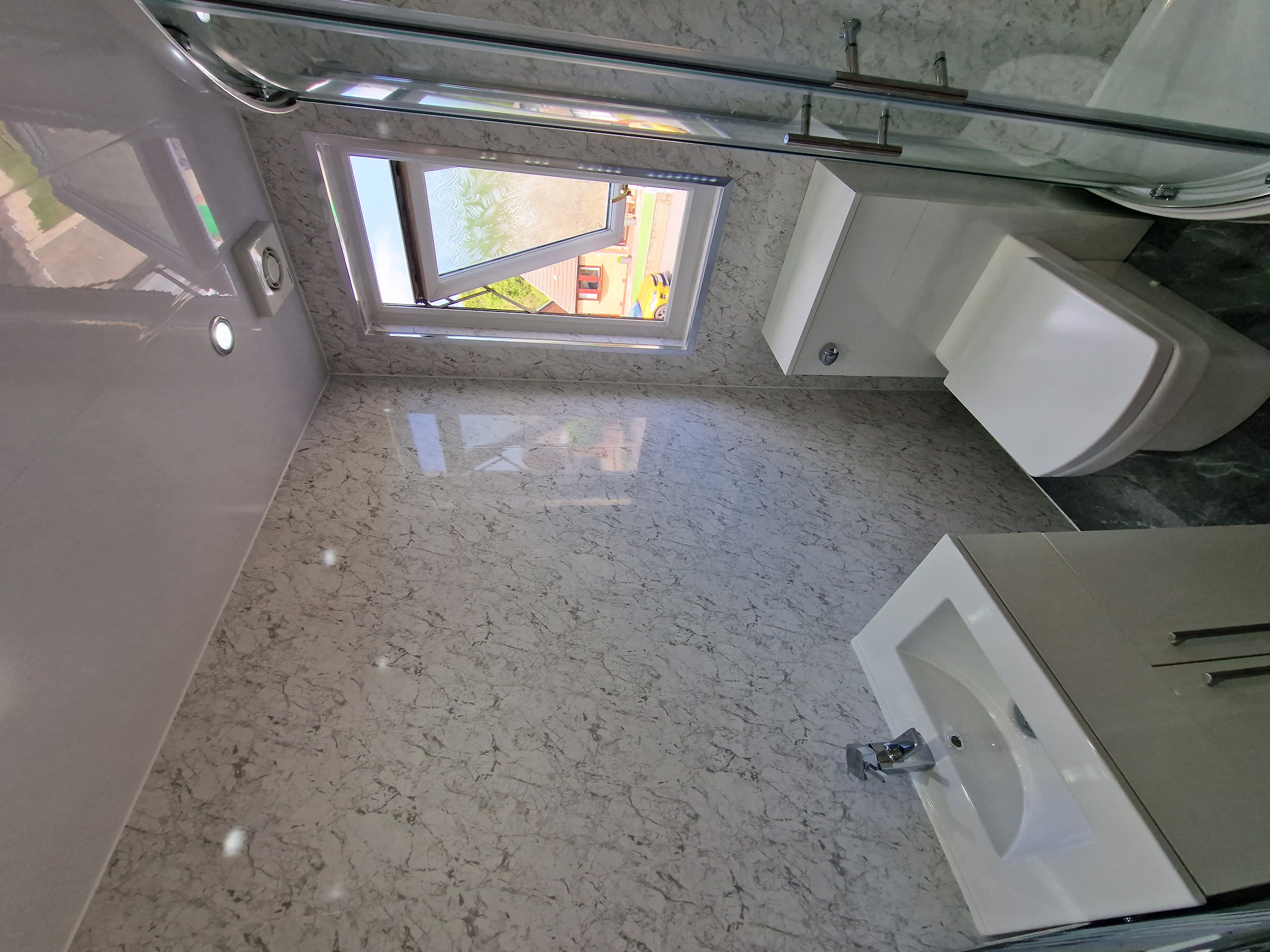 Finished bathroom using Diabelski Mlyn panels