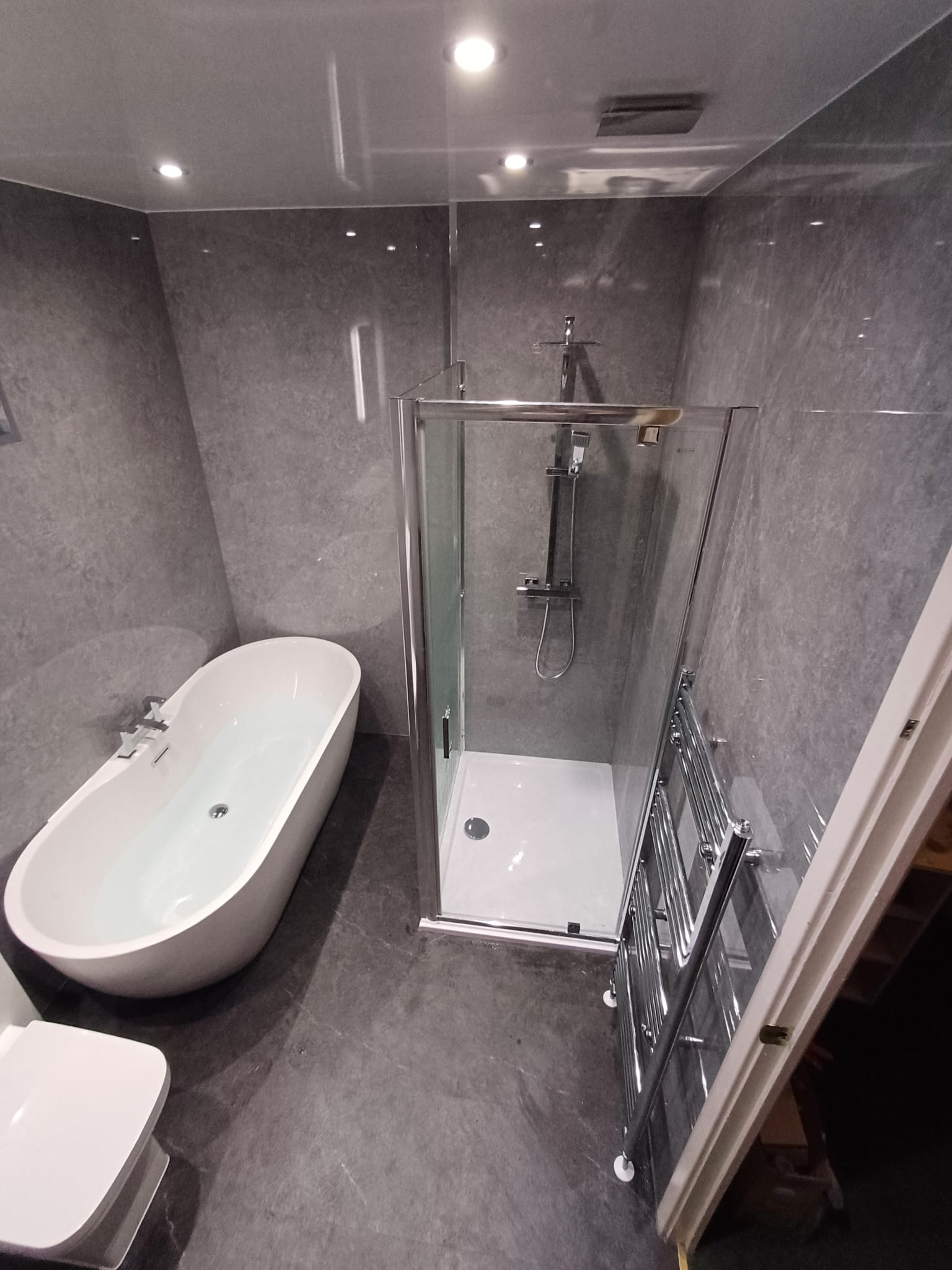 Finished bathroom using Grey Stone Gloss panels