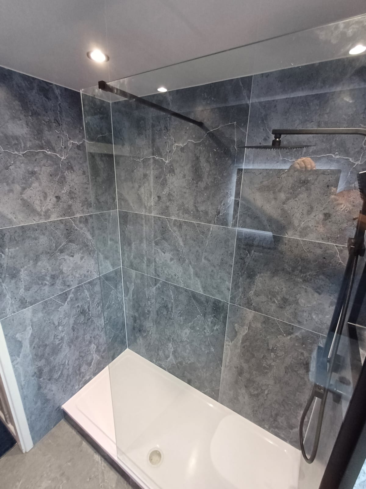 Finished bathroom using Honeycomb panels