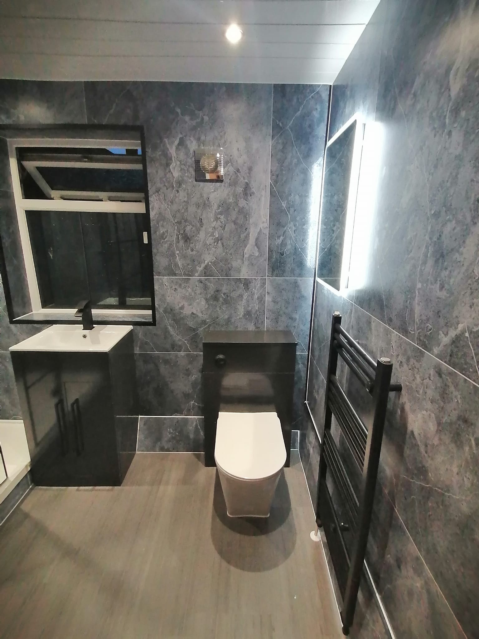 Finished bathroom using Honeycomb panels