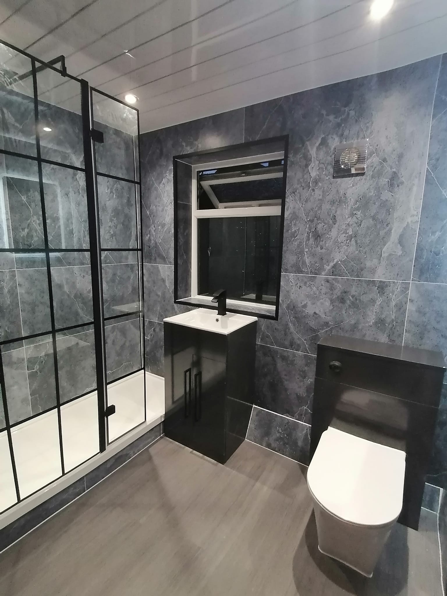 Finished bathroom using Honeycomb panels