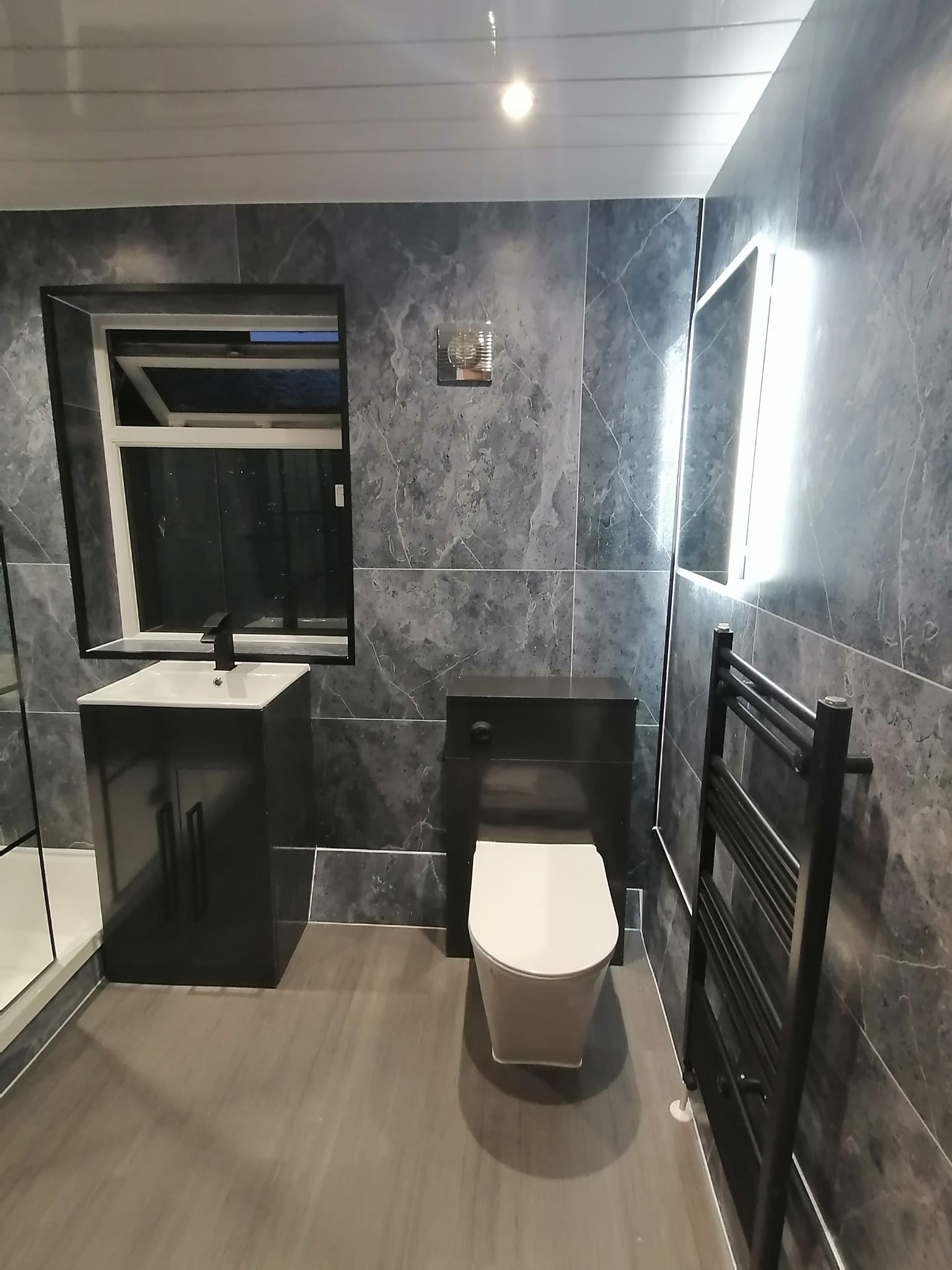 Finished bathroom using Honeycomb panels