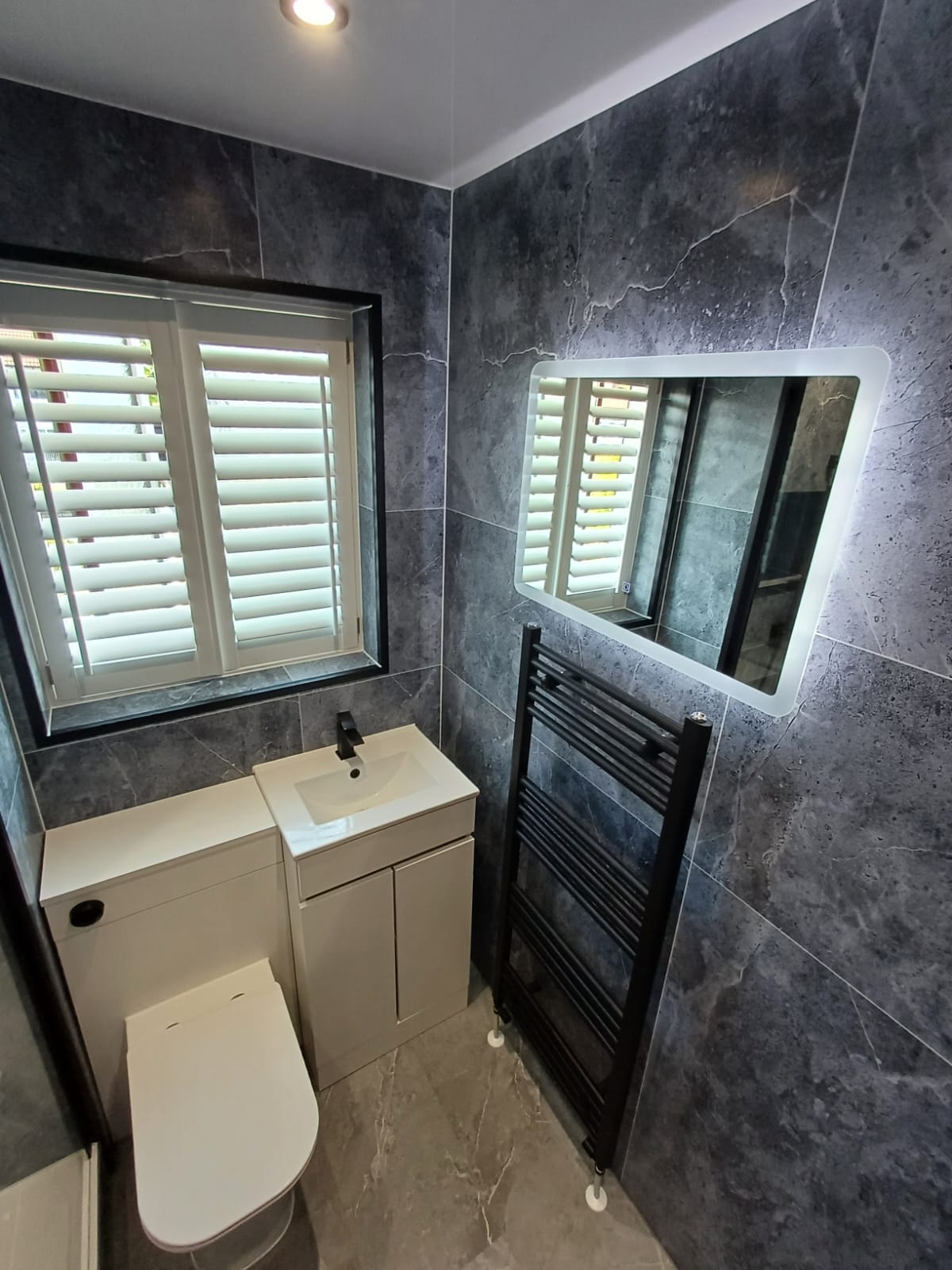 Finished bathroom using Honeycomb panels