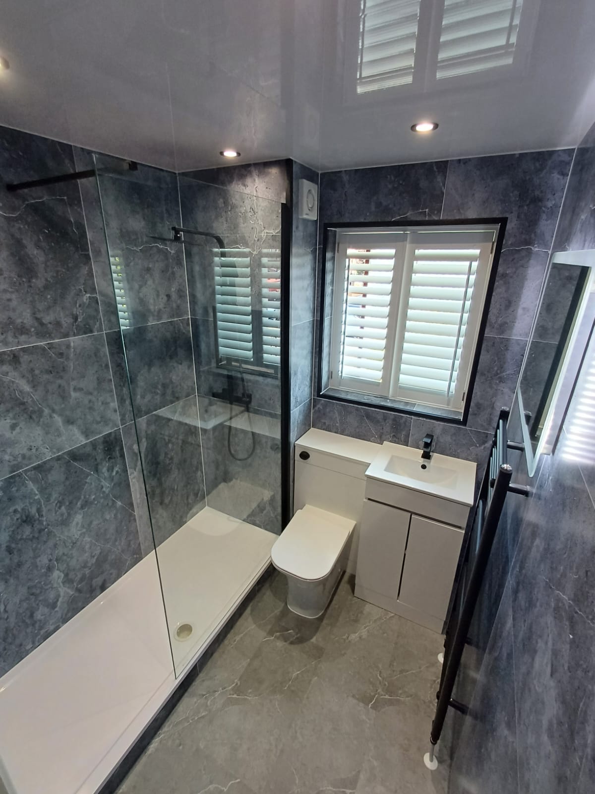 Finished bathroom using Honeycomb panels