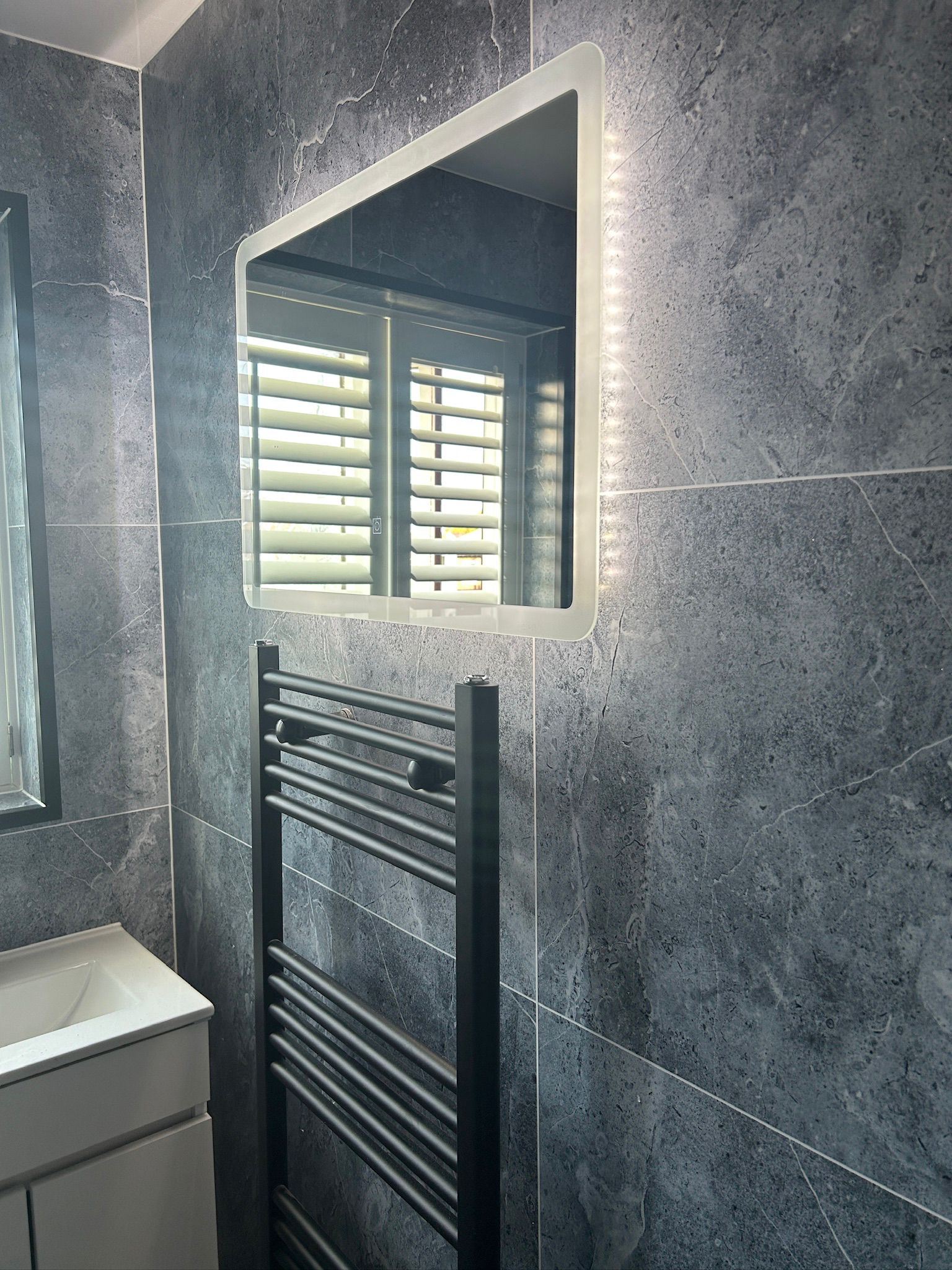 Finished bathroom using Honeycomb panels