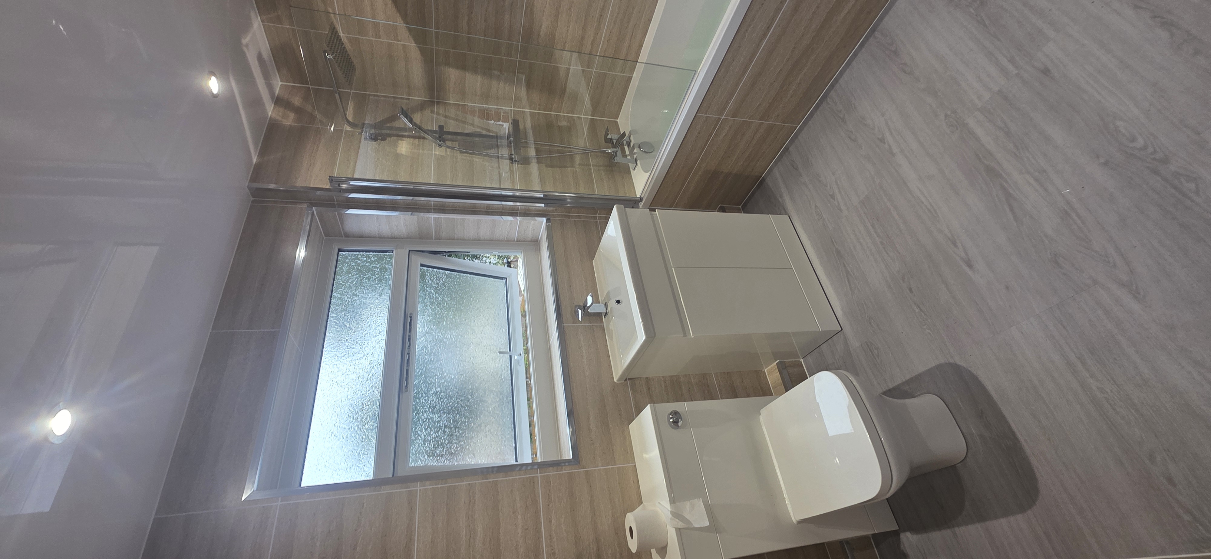 Finished bathroom using Sandstorm Ice Matt panels