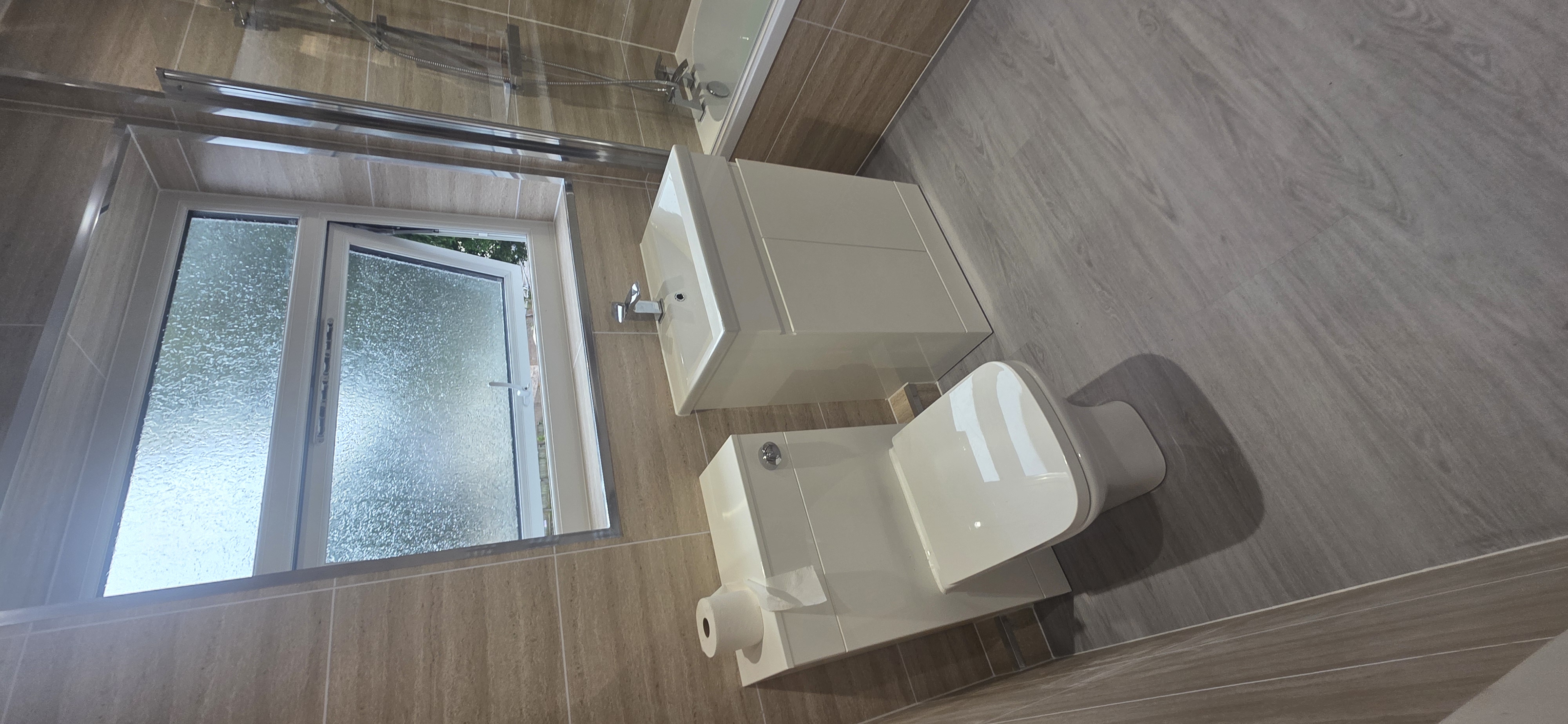 Finished bathroom using Sandstorm Ice Matt panels