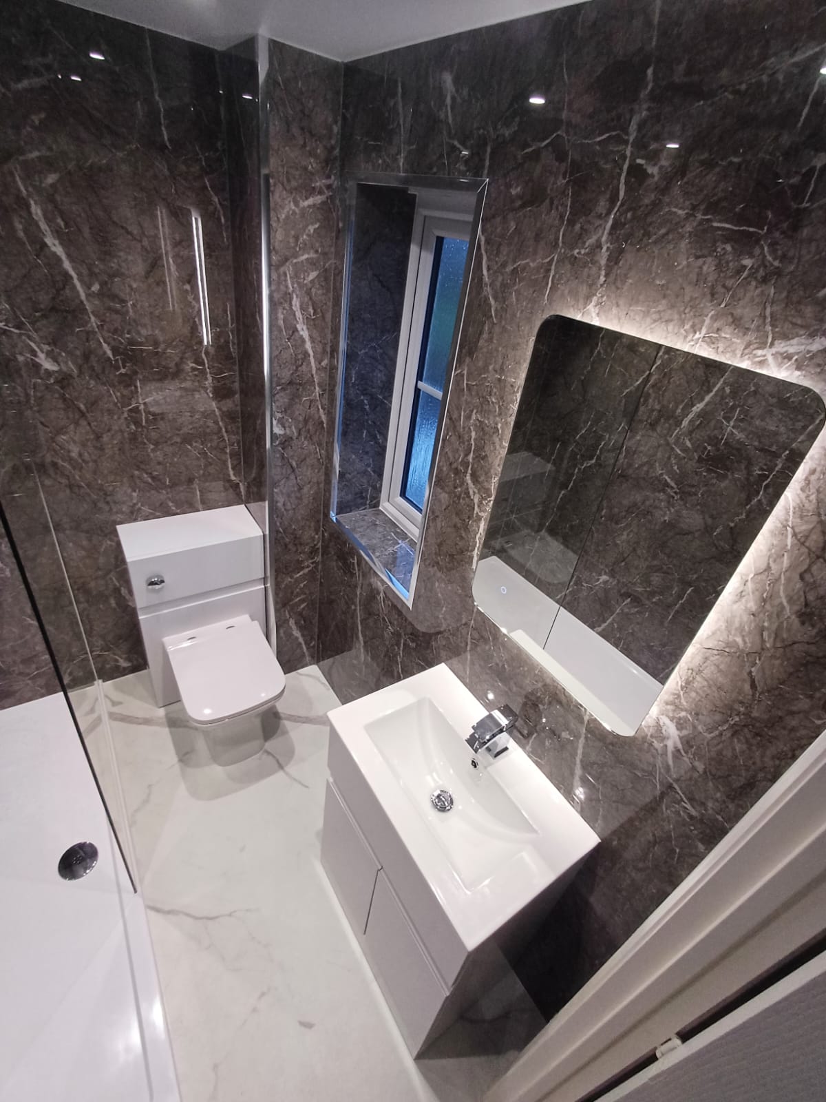 Finished bathroom using Solid Panel panels