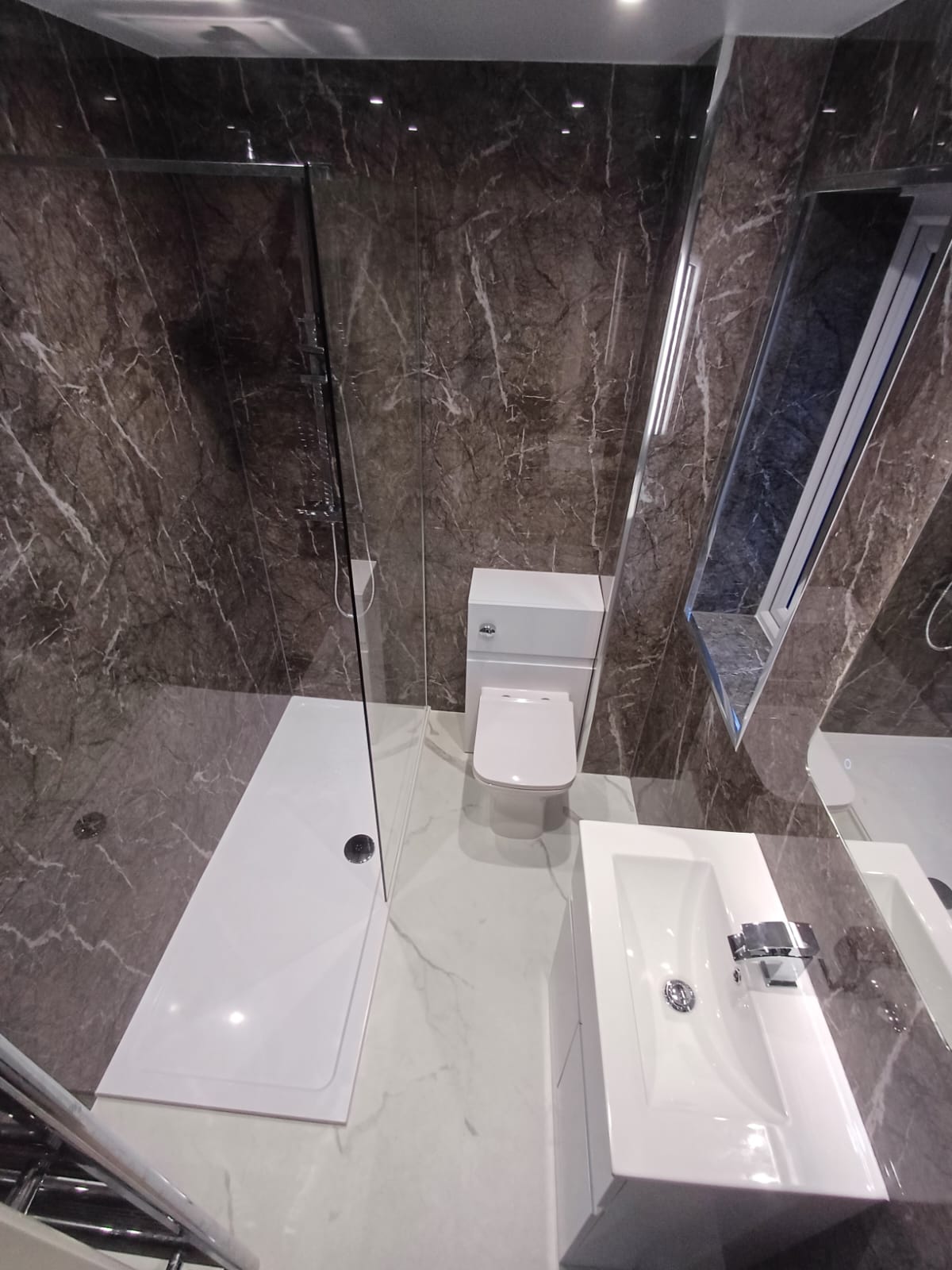 Finished bathroom using Solid Panel panels