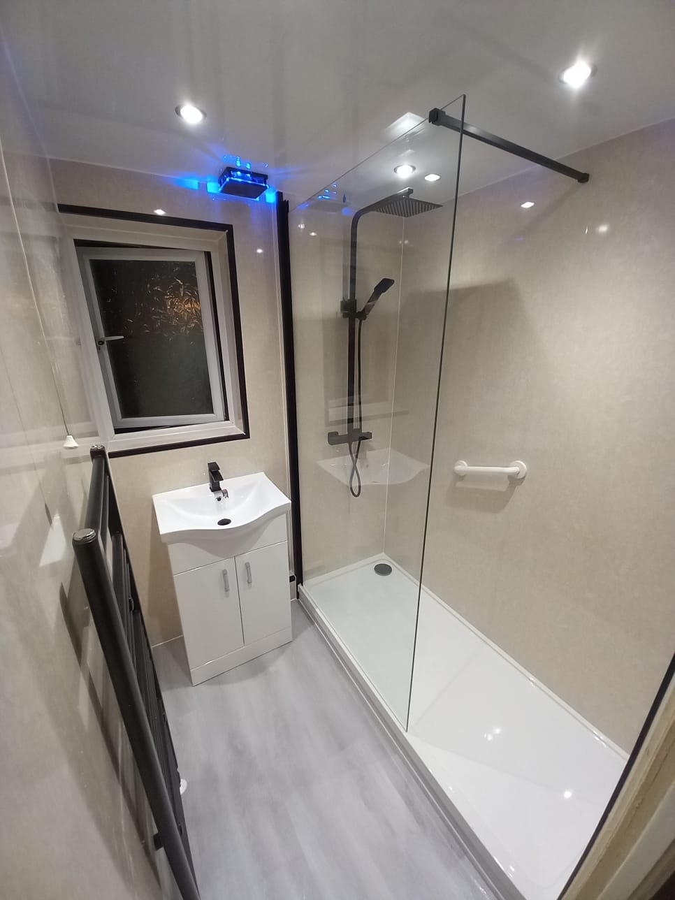 Finished bathroom using Travertine panels