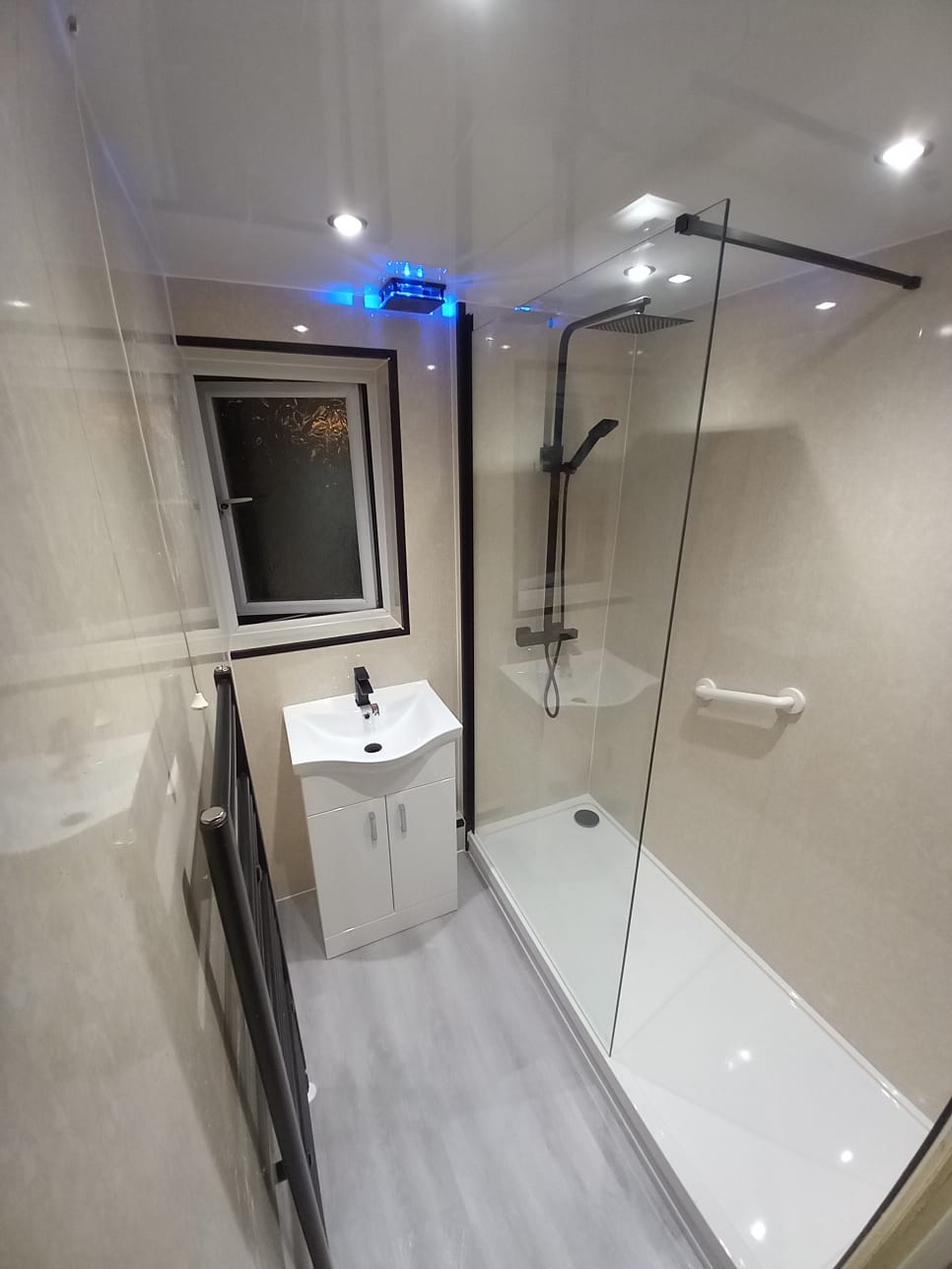 Finished bathroom using Travertine panels