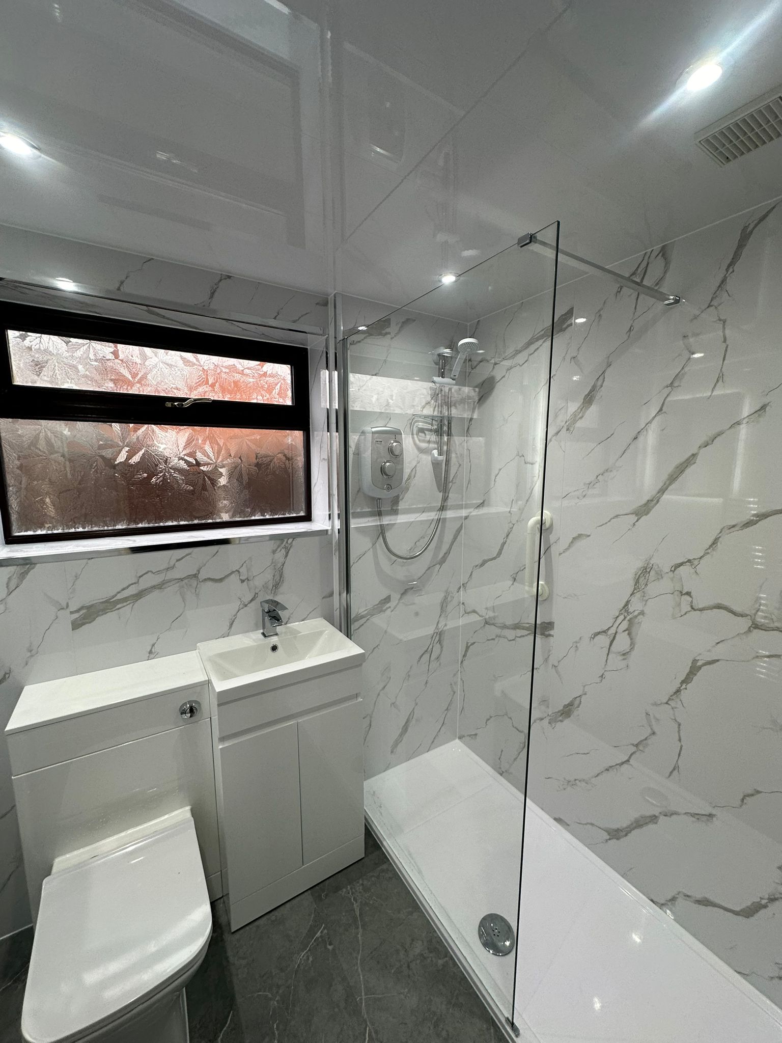 Finished bathroom using Carrera Gloss panels