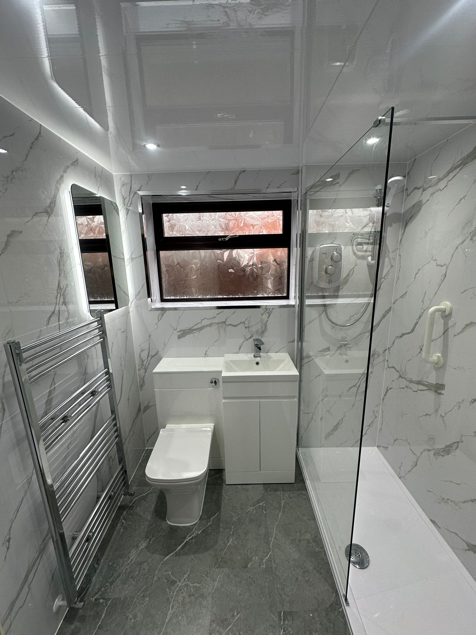 Finished bathroom using Carrera Gloss panels