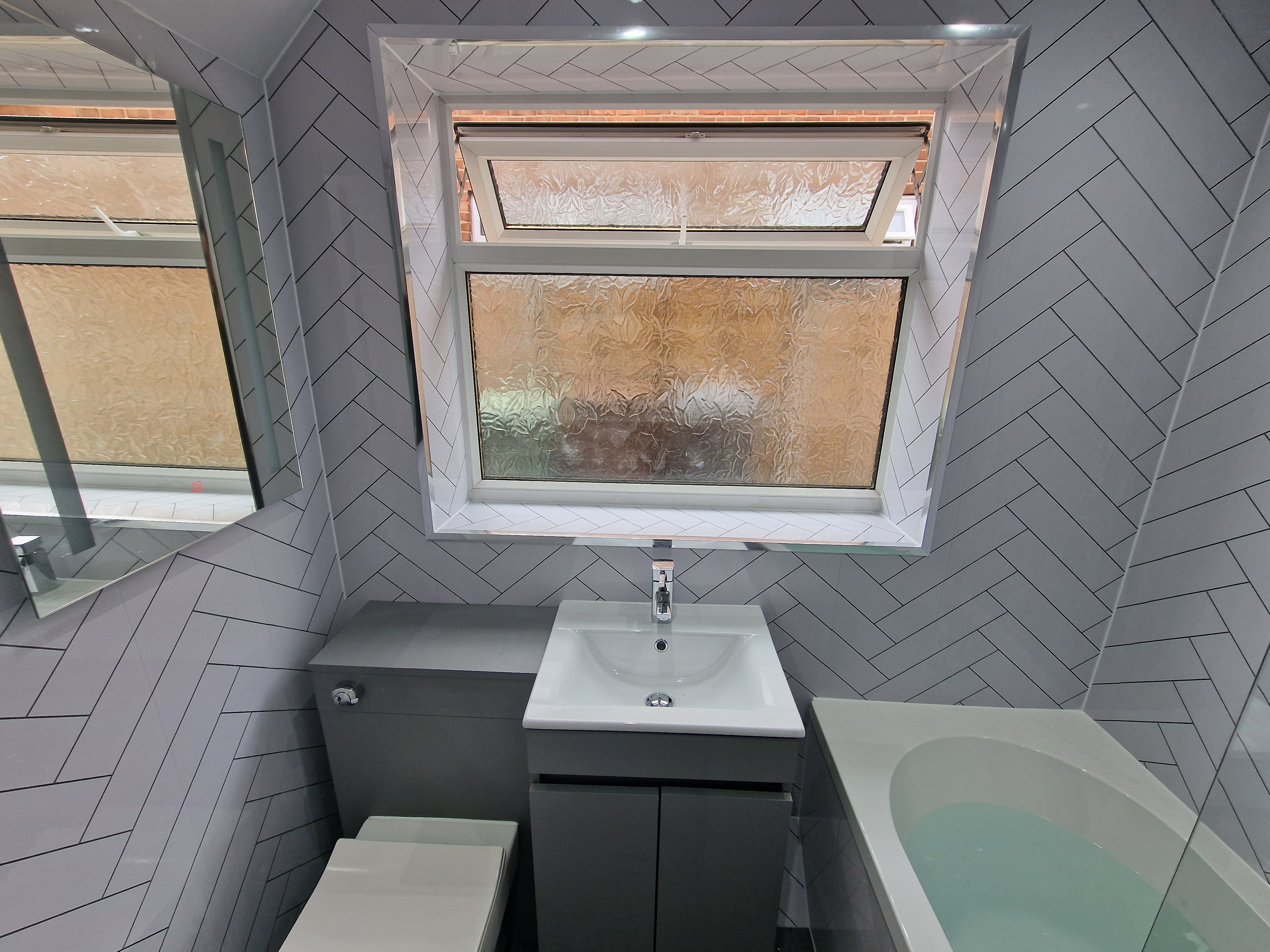 Finished bathroom using Marbella panels