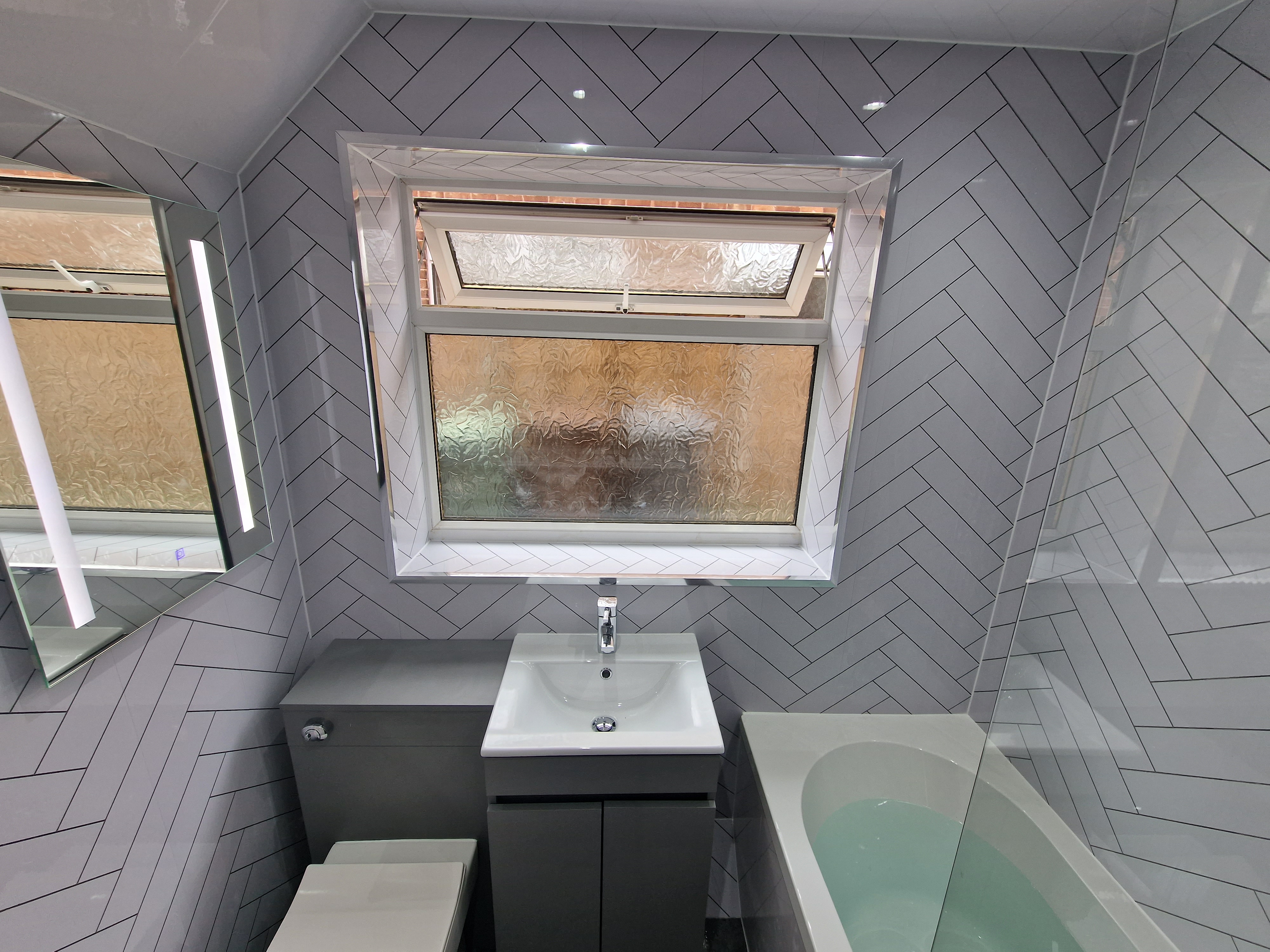 Finished bathroom using Marbella panels