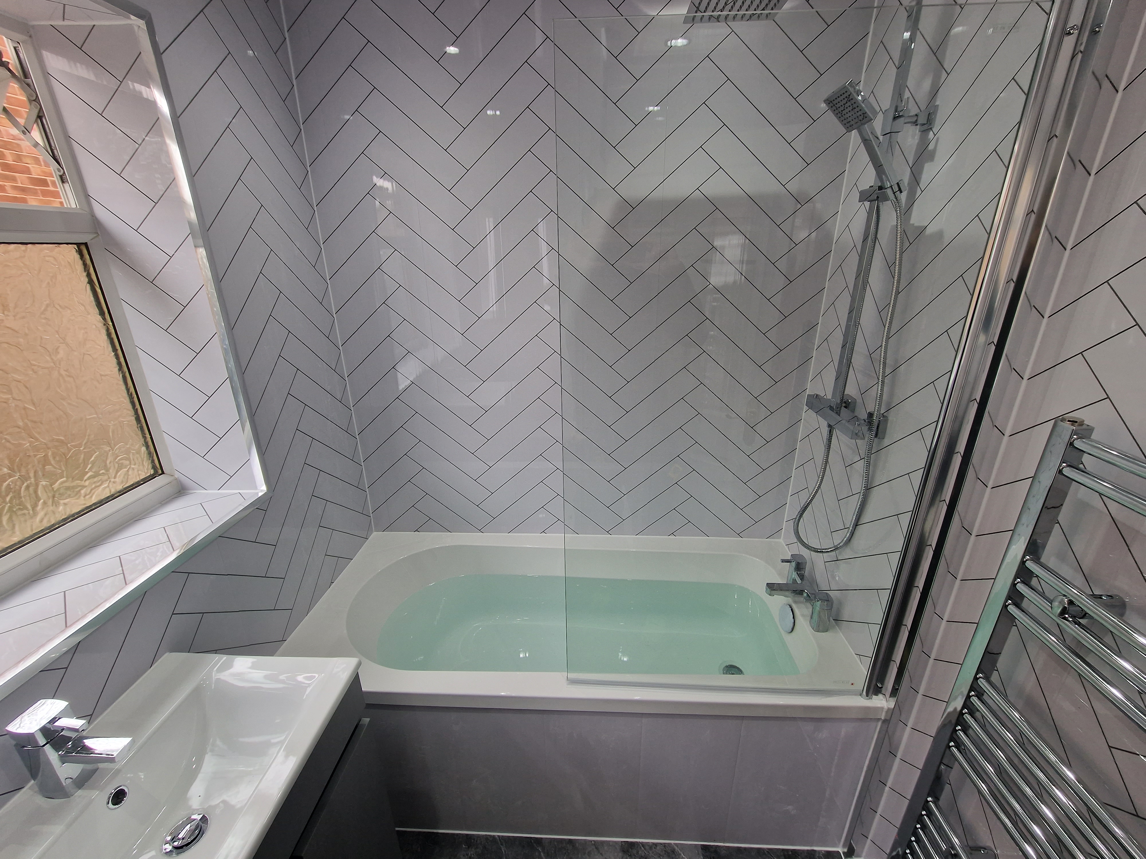 Finished bathroom using Marbella panels