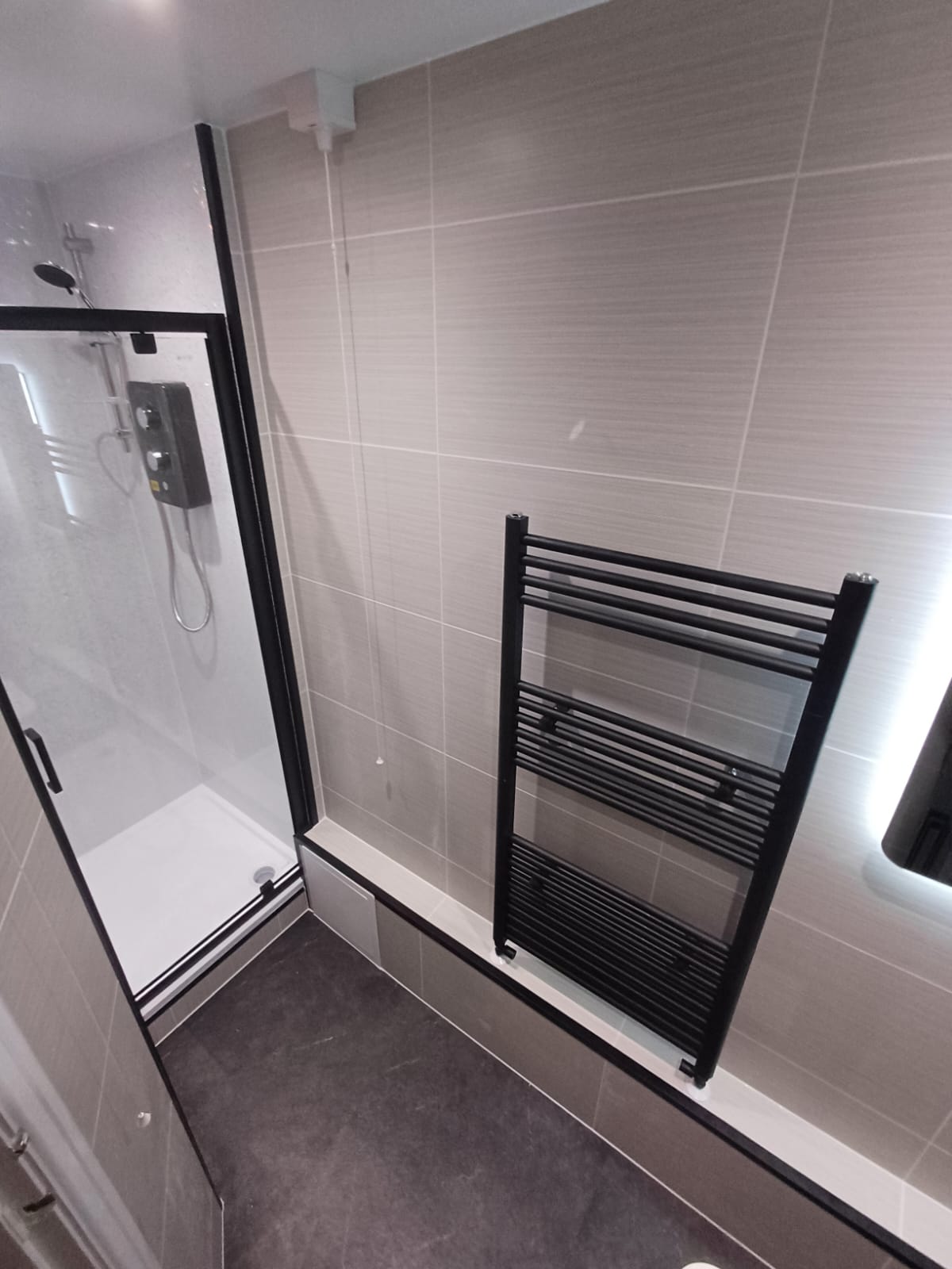 Finished bathroom using Autumn Ice Matt panels