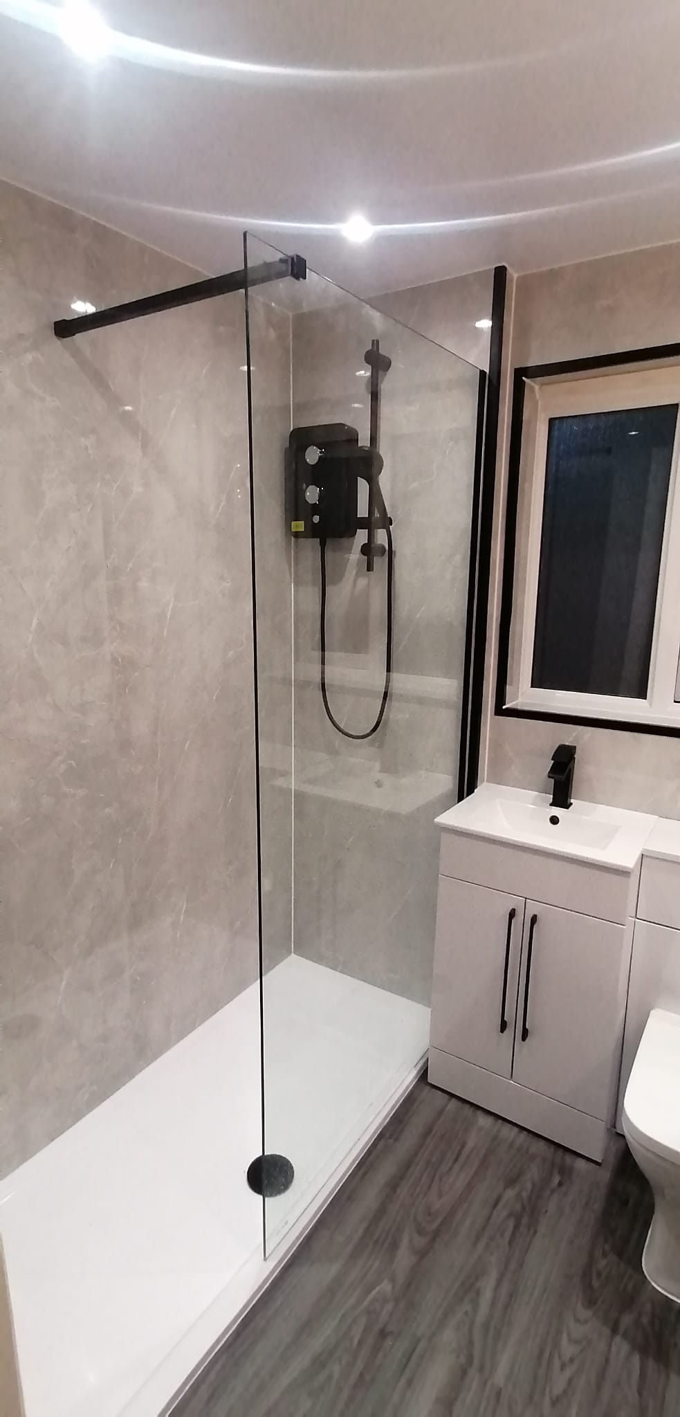Finished bathroom using Gloss Marble panels